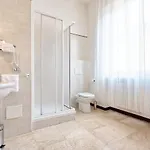 Stay Bergamo בית הארחה